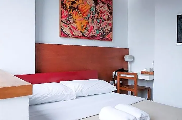 호텔 Cayco House By Durban Poblacion Makati 3*