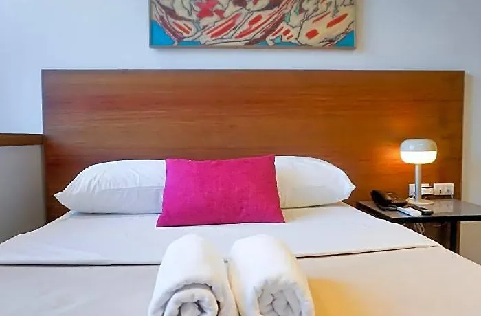 Cayco House By Durban Poblacion Makati 호텔