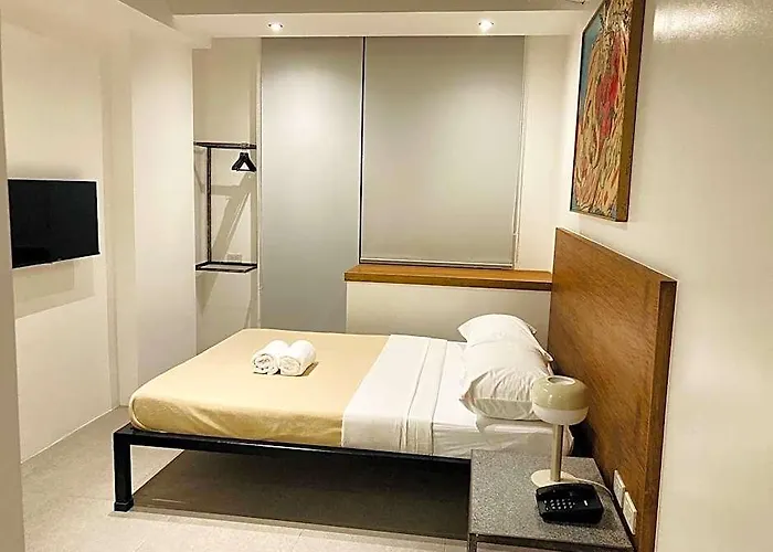 Cayco House By Durban Poblacion Makati 3*